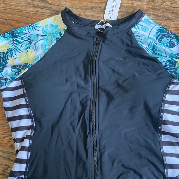 One pc bathing suit - Picture 2 of 3